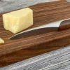 Hartkäsemesser mit Brett