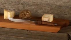 Schweizer Käsemesser mit Schneidebrett