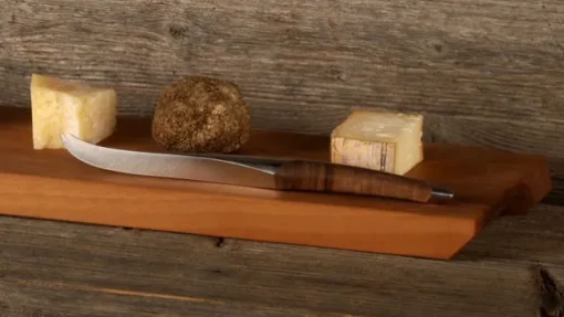 Schweizer Käsemesser mit Schneidebrett