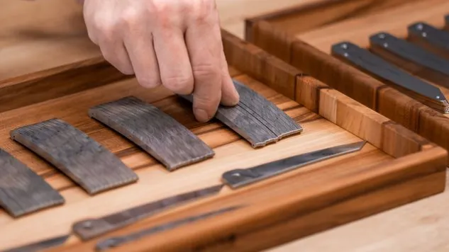 Taschenmesser Volldamast goldfarbig