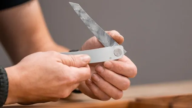 Taschenmesser Volldamast goldfarbig