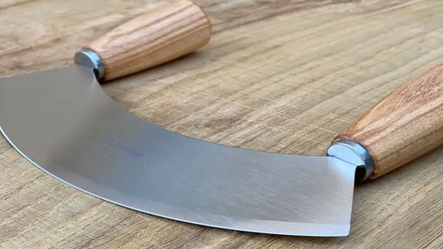 Wiegemesser mit Holzgriff